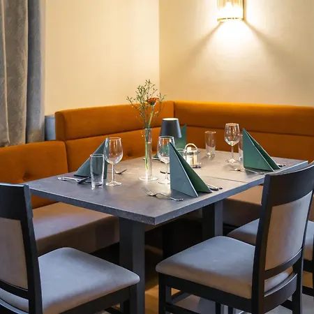 Johannes Schloessl - Gaestehaus Der Pallottiner Am Moenchsberg ホームステイ *